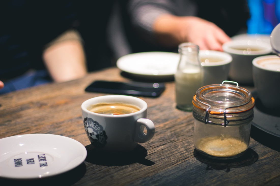 Cà phê có cần thêm đá, đường, sữa…?
